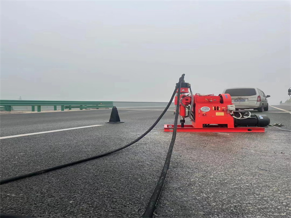 镇远马路路基路面开裂下沉注浆加固灌浆